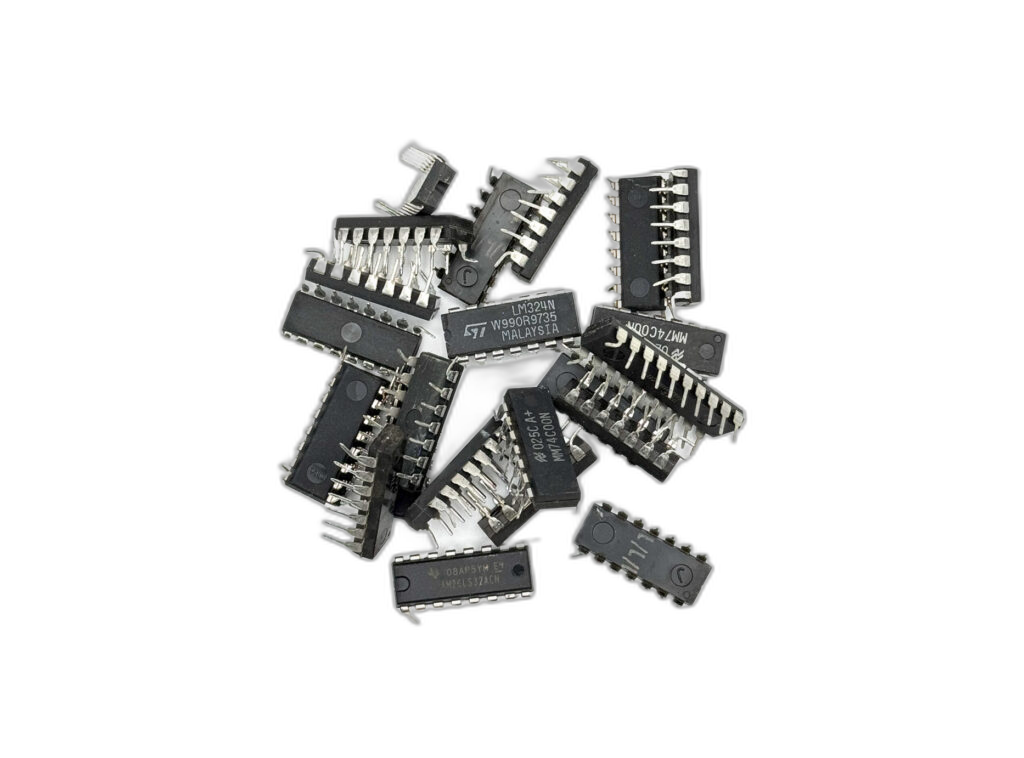 IC DUAL IN LINE PACKAGE